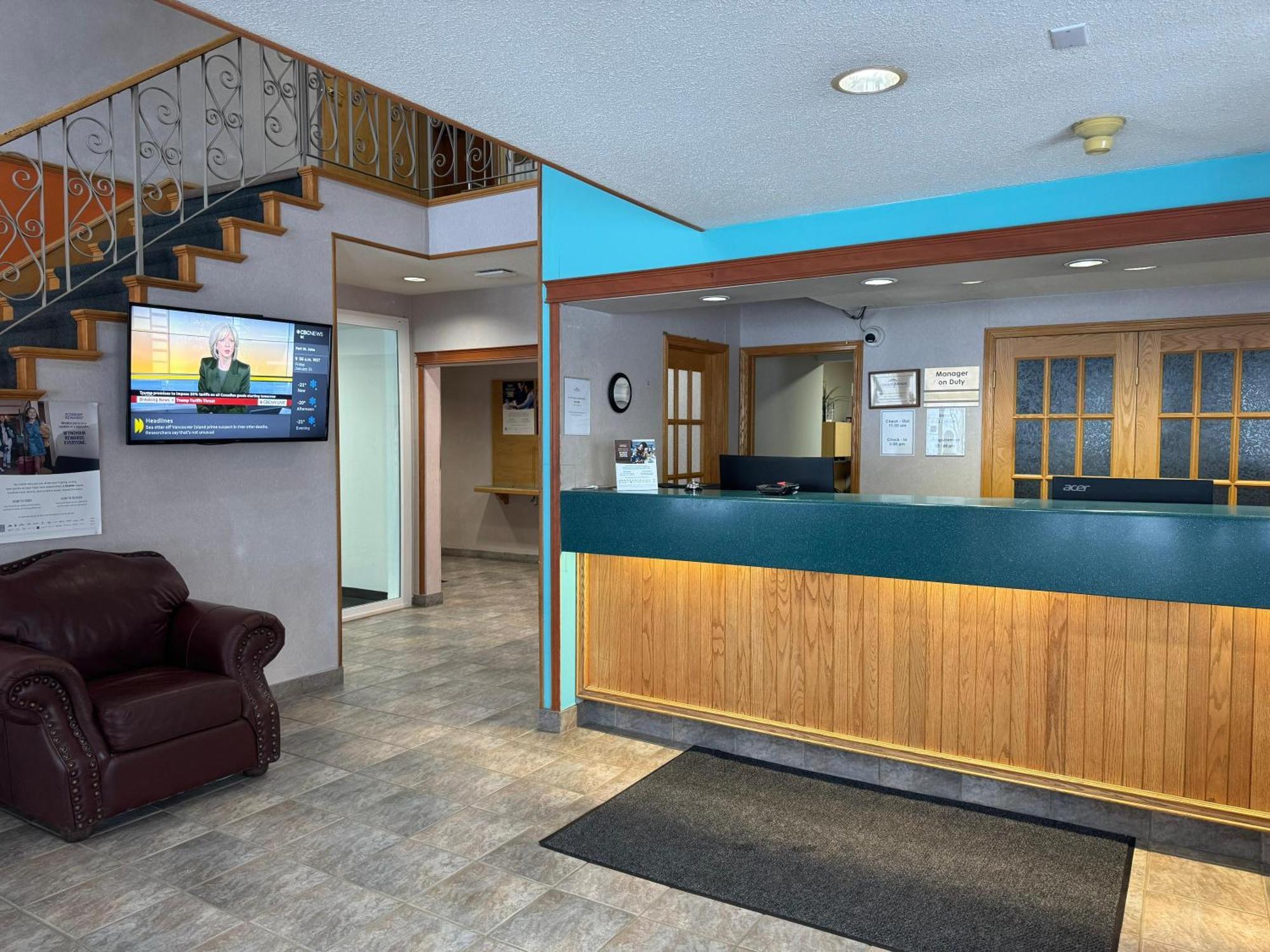 Howard Johnson By Wyndham Fort St. John Exterior photo