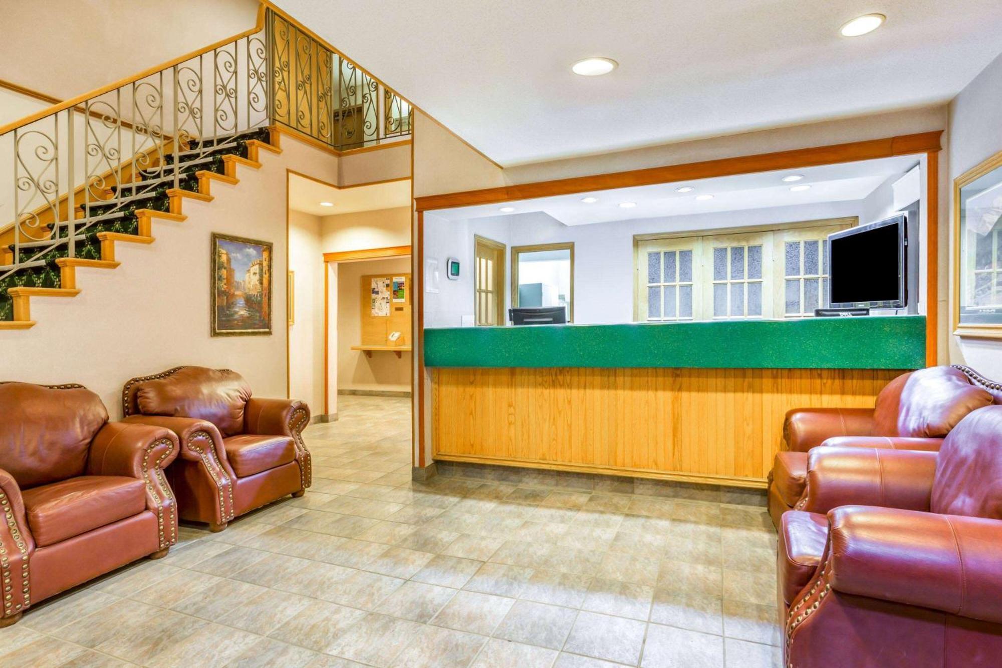 Howard Johnson By Wyndham Fort St. John Exterior photo