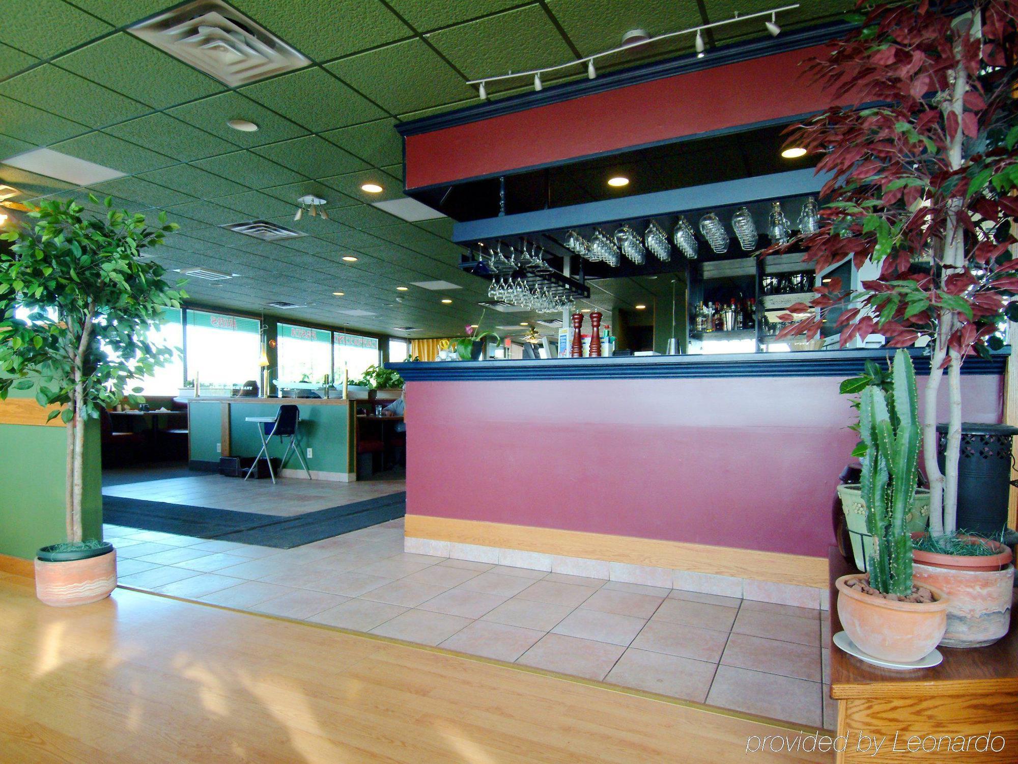 Howard Johnson By Wyndham Fort St. John Interior photo