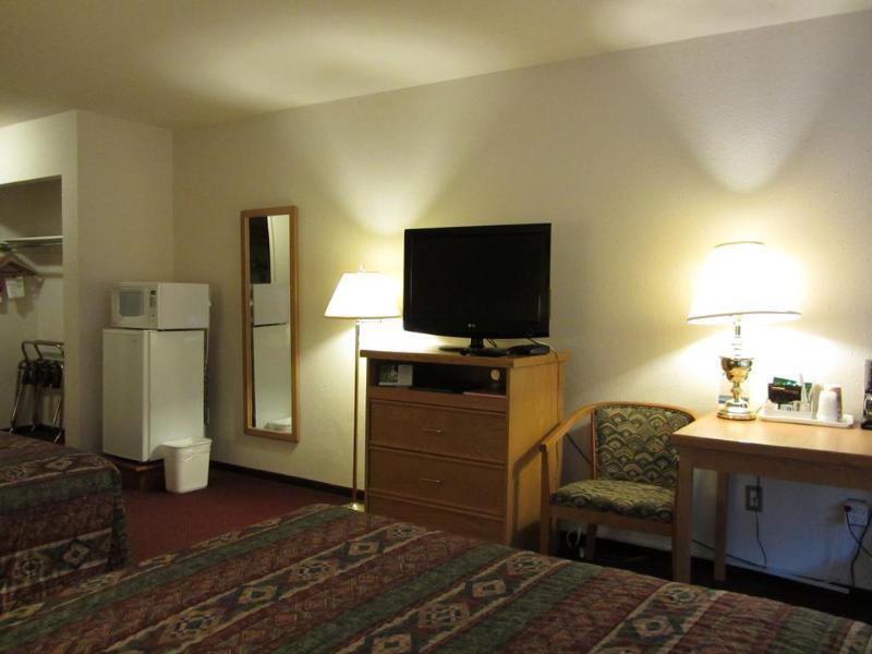Howard Johnson By Wyndham Fort St. John Exterior photo